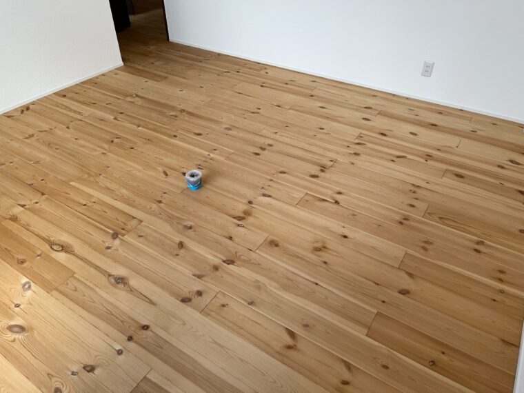 体感するとわかる！無垢材の魅力