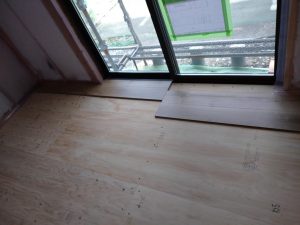 大分市古ケ鶴の店舗付建売住宅の進捗 床