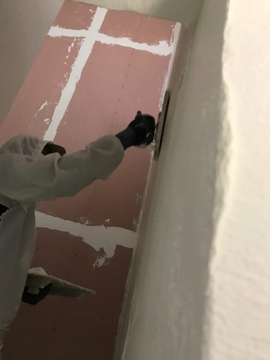 サラダホームの建売　内部漆喰塗り作業