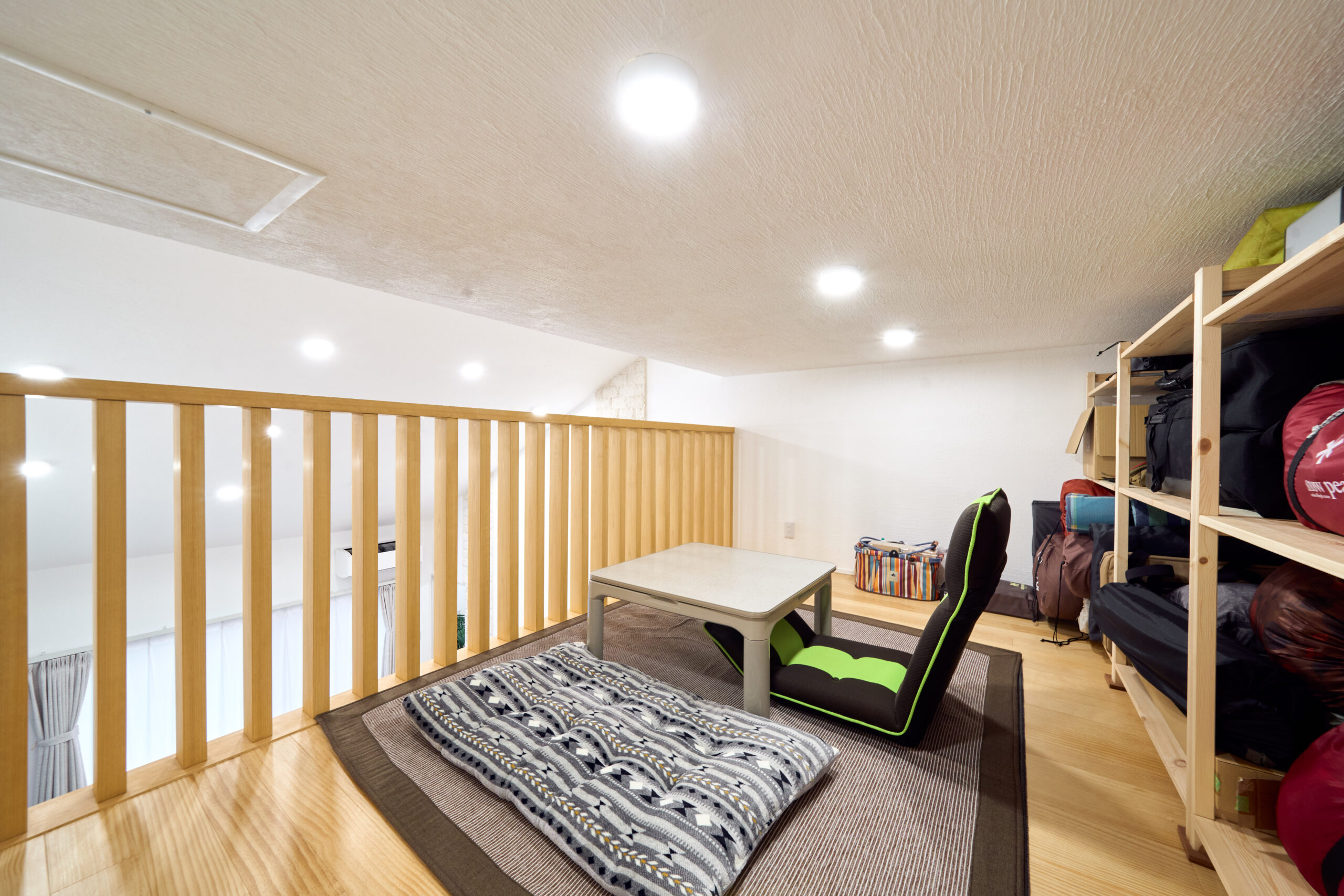 秘密基地のようなワクワク感。くつろぎと収納のハイブリッド空間