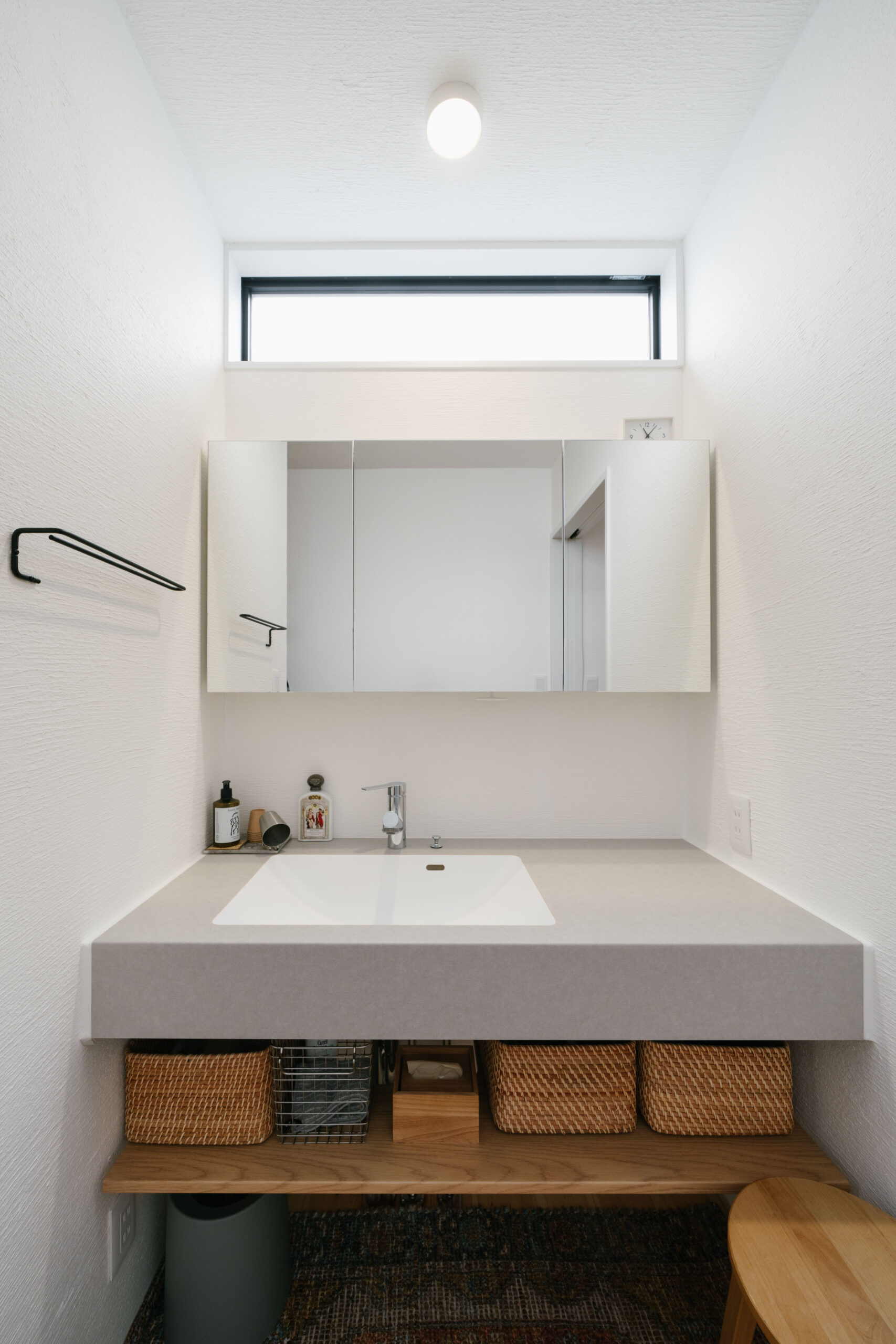 洗面室には、モデルハウスで見てデザインにひとめぼれしたという造作洗面台を採用。